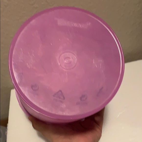 Tupperware container - Picture 2 of 3